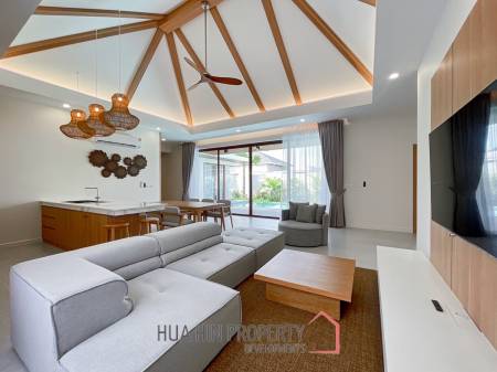 La Felice: New luxury 3 bed pool villa close to town