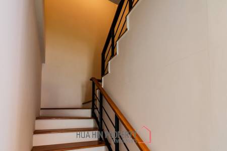 LA VALLE TOWN 3 : 3 bed two storey built-in kitchen
