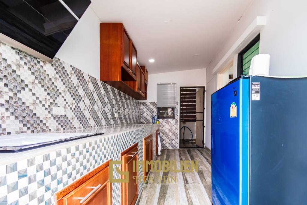 LA VALLE TOWN 3 : 3 bed two storey built-in kitchen