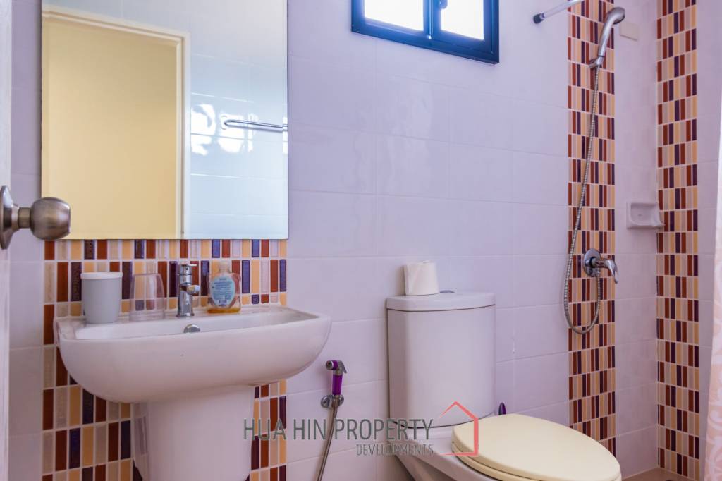 LA VALLE TOWN 3 : 3 bed two storey built-in kitchen