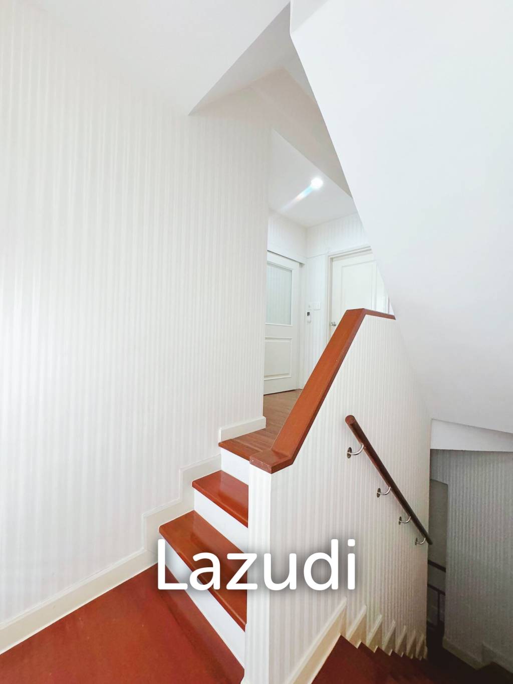 3 Bed 3 Bath 200 SQ.M Townhouse in Sukhumvit 62