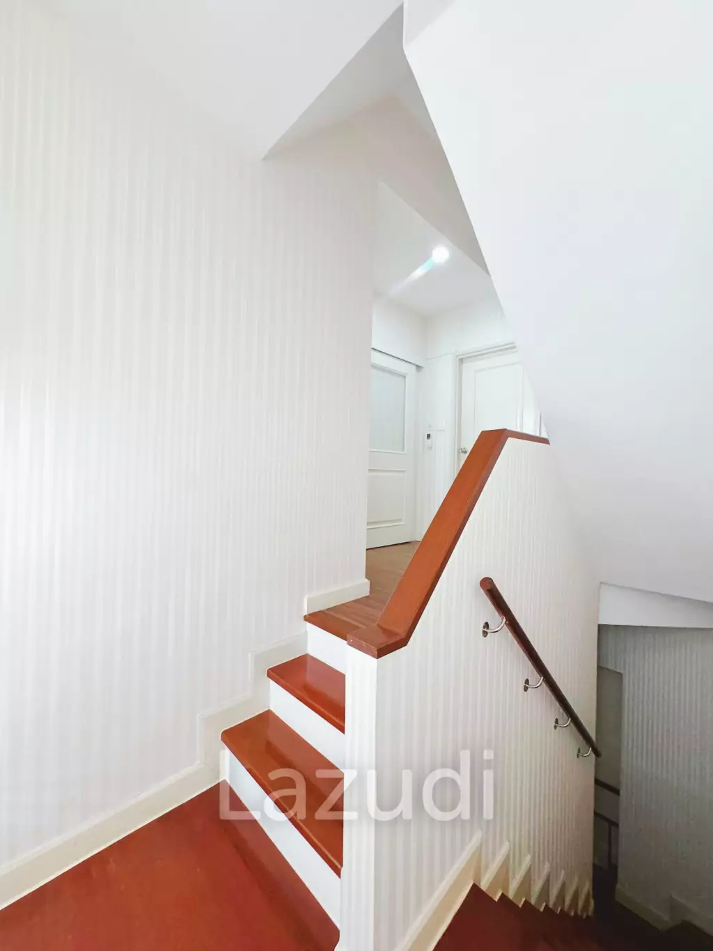 3 Bed 3 Bath 200 SQ.M Townhouse in Sukhumvit 62