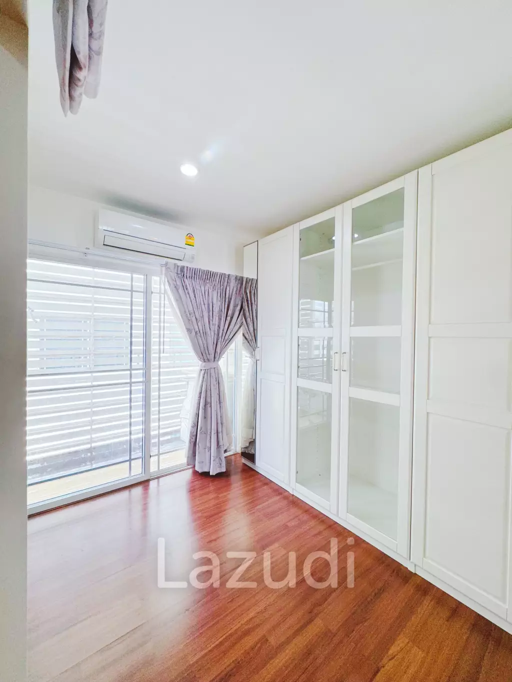3 Bed 3 Bath 200 SQ.M Townhouse in Sukhumvit 62