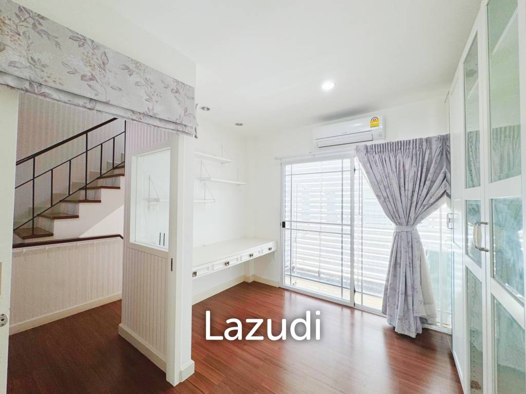 3 Bed 3 Bath 200 SQ.M Townhouse in Sukhumvit 62