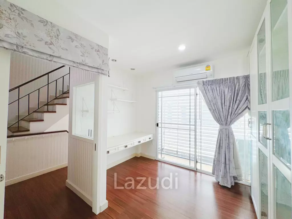 3 Bed 3 Bath 200 SQ.M Townhouse in Sukhumvit 62