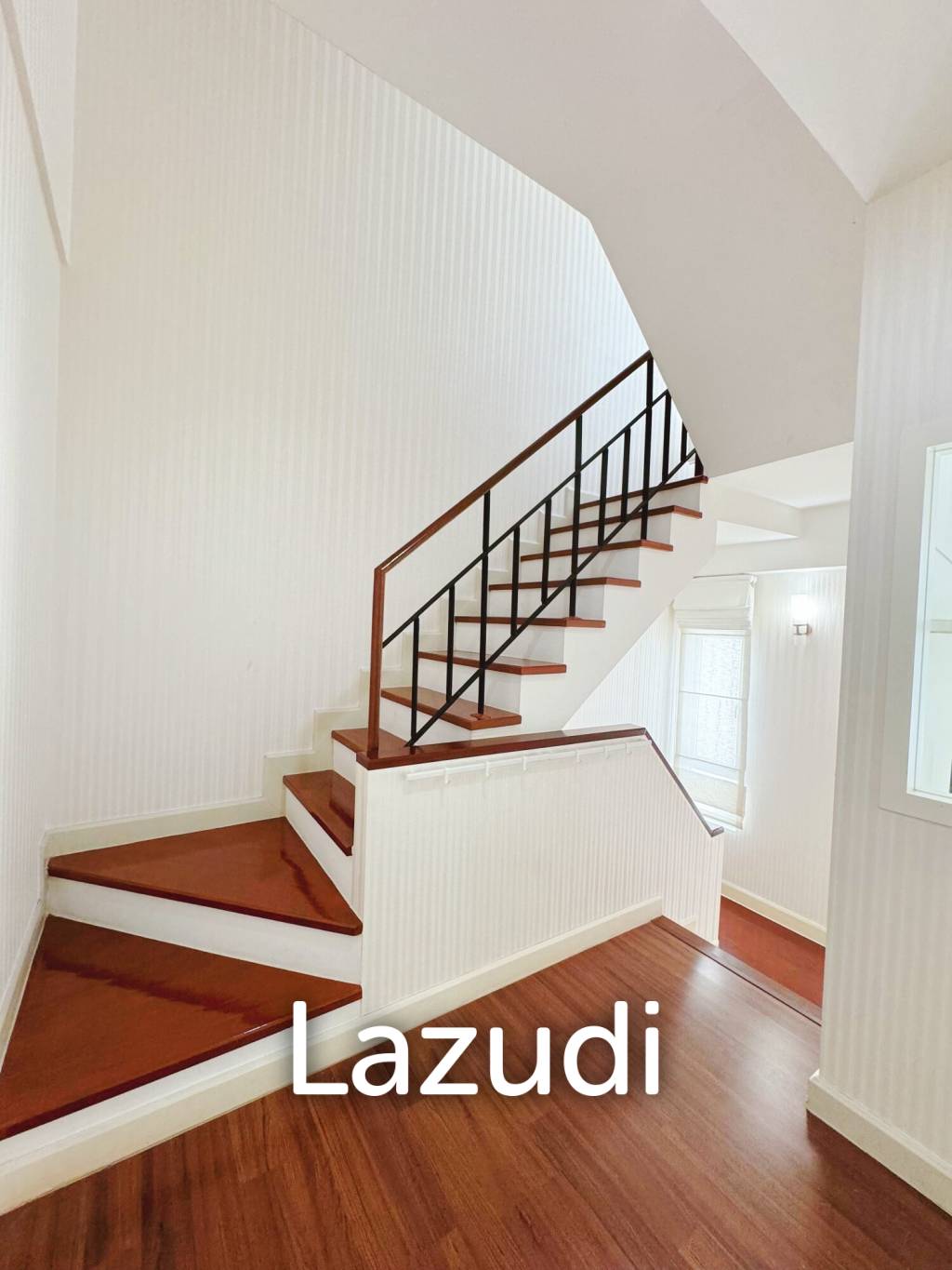 3 Bed 3 Bath 200 SQ.M Townhouse in Sukhumvit 62