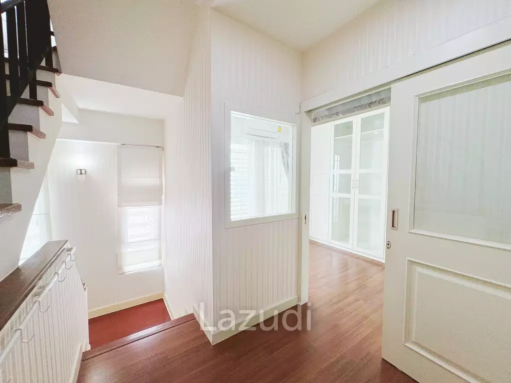 3 Bed 3 Bath 200 SQ.M Townhouse in Sukhumvit 62