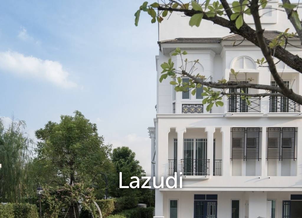 3 Bed 3 Bath 200 SQ.M Townhouse in Sukhumvit 62