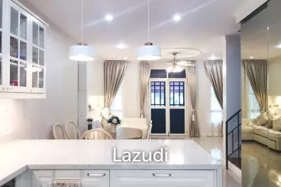 3 Bed 3 Bath 200 SQ.M Townhouse in Sukhumvit 62