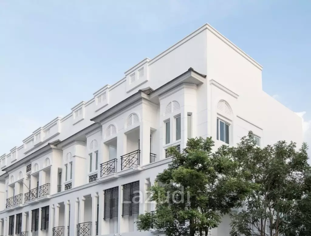 3 Bed 3 Bath 200 SQ.M Townhouse in Sukhumvit 62