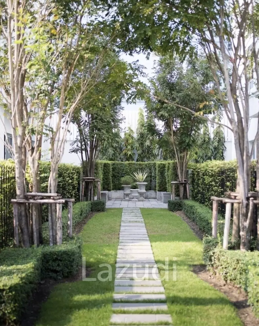 3 Bed 3 Bath 200 SQ.M Townhouse in Sukhumvit 62