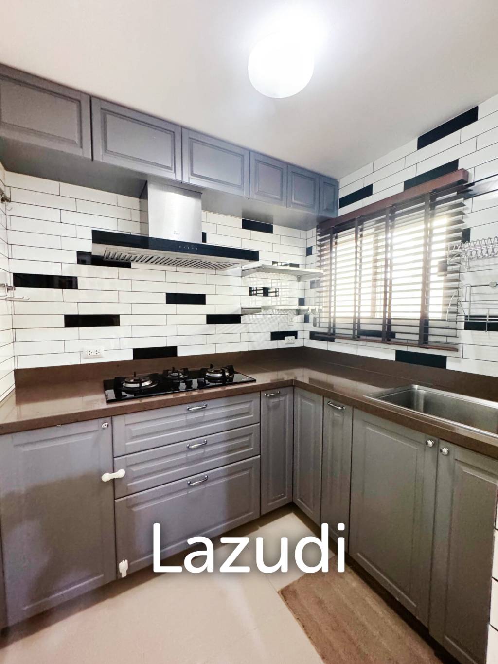 3 Bed 3 Bath 200 SQ.M Townhouse in Sukhumvit 62