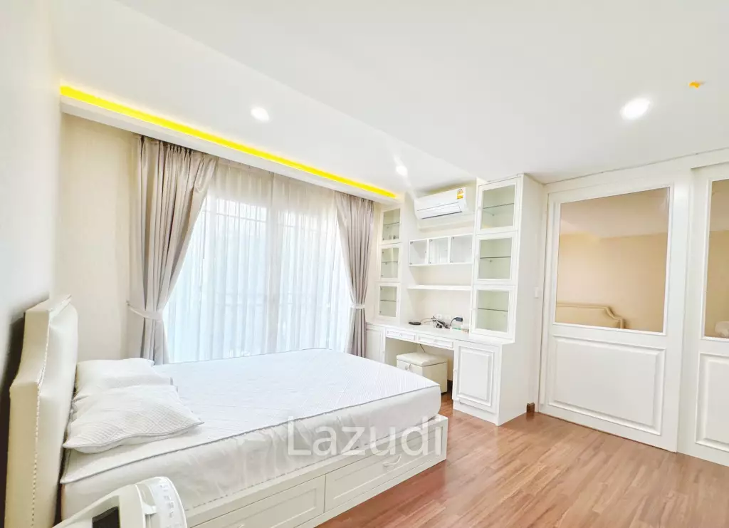3 Bed 3 Bath 200 SQ.M Townhouse in Sukhumvit 62