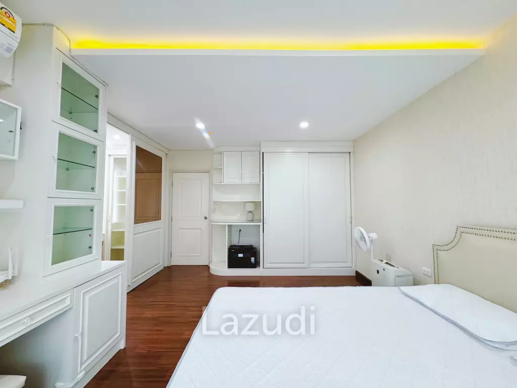 3 Bed 3 Bath 200 SQ.M Townhouse in Sukhumvit 62