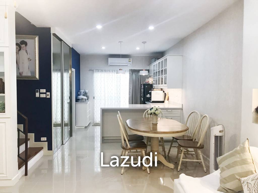 3 Bed 3 Bath 200 SQ.M Townhouse in Sukhumvit 62