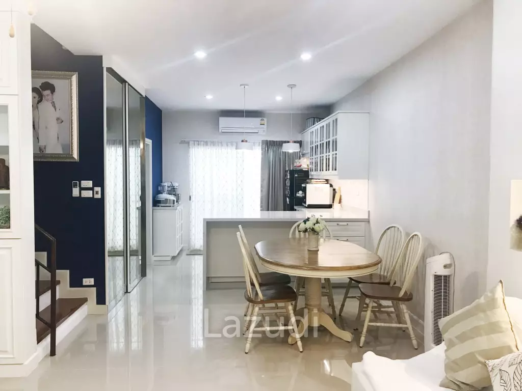 3 Bed 3 Bath 200 SQ.M Townhouse in Sukhumvit 62