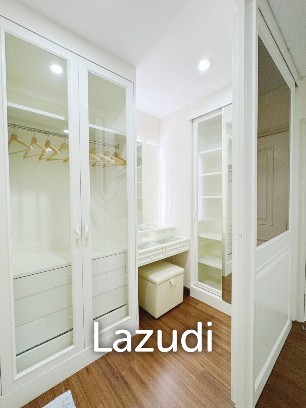 3 Bed 3 Bath 200 SQ.M Townhouse in Sukhumvit 62