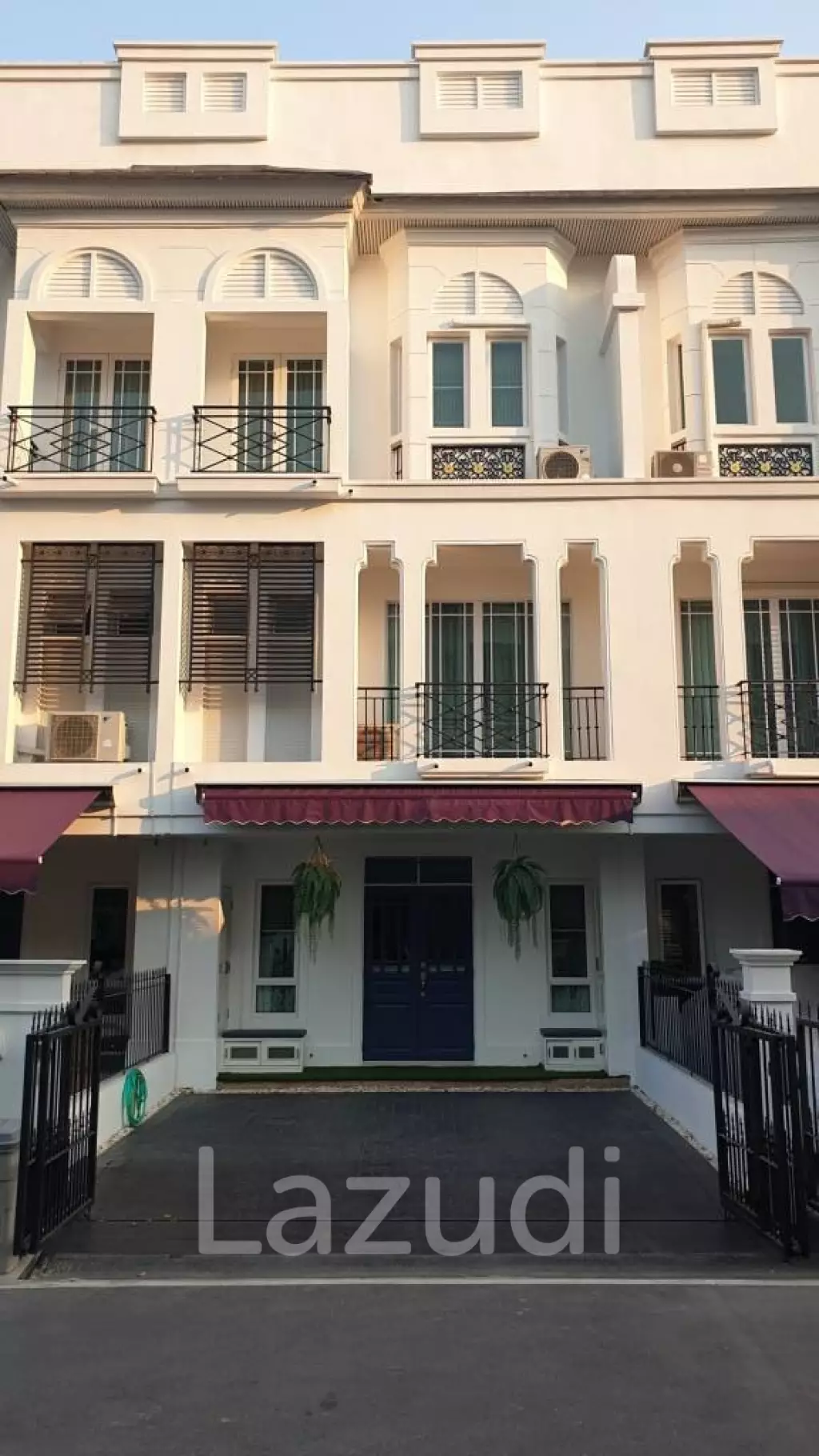 3 Bed 3 Bath 200 SQ.M Townhouse in Sukhumvit 62