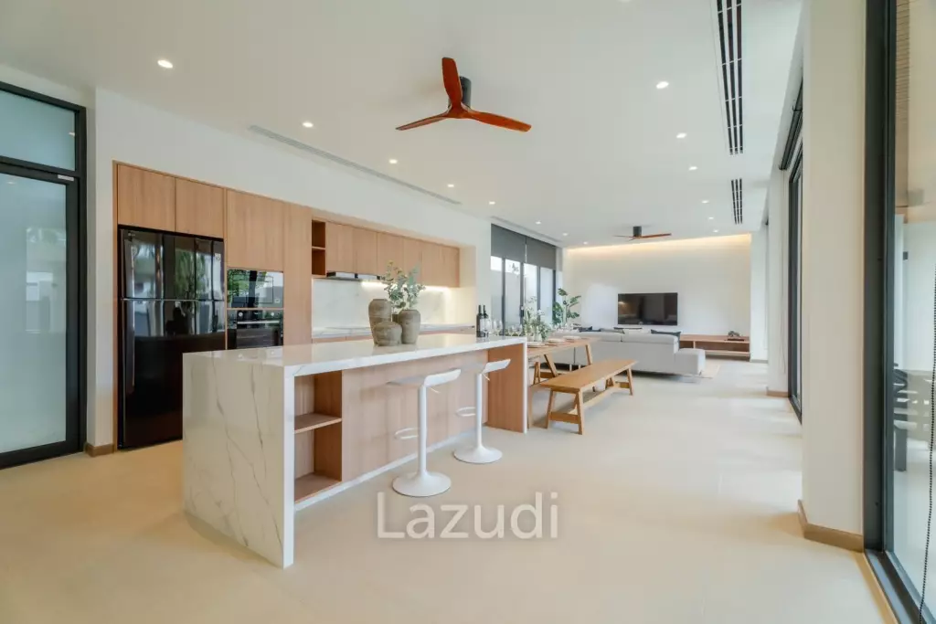 A luxurious 3-Bedroom Pool villa near Rawai Beach