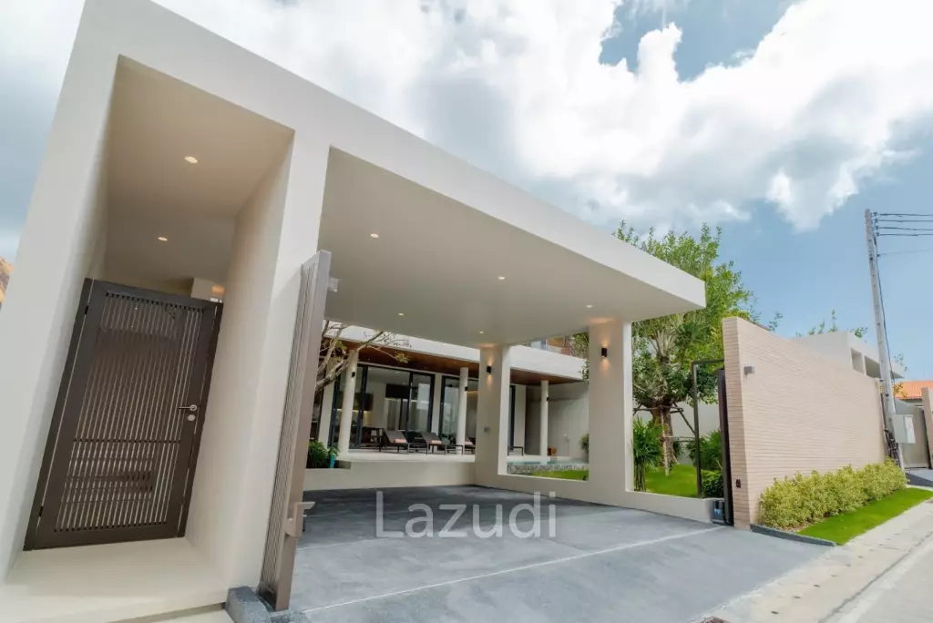 A luxurious 3-Bedroom Pool villa near Rawai Beach