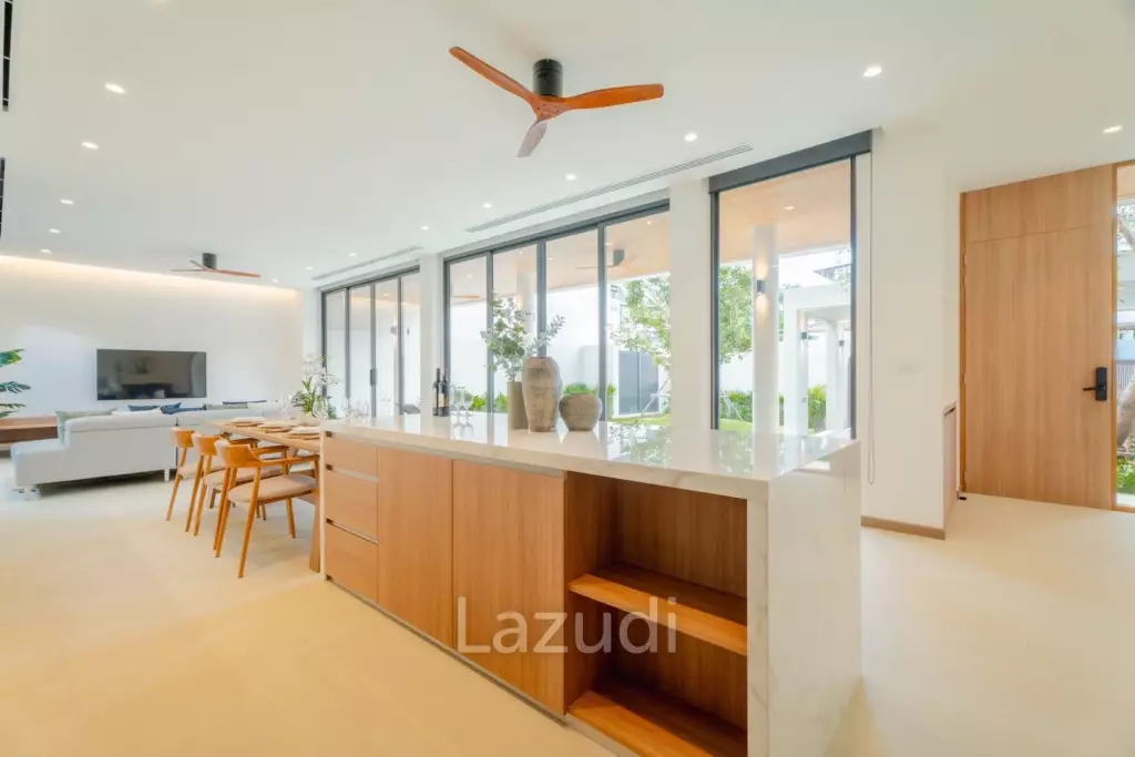 A luxurious 3-Bedroom Pool villa near Rawai Beach