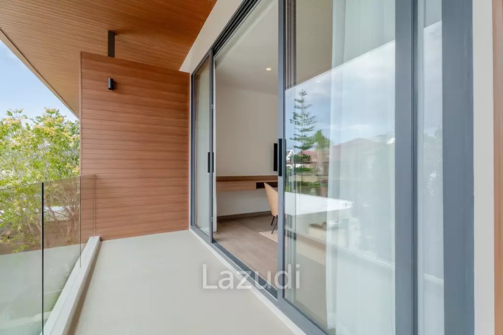 A luxurious 3-Bedroom Pool villa near Rawai Beach