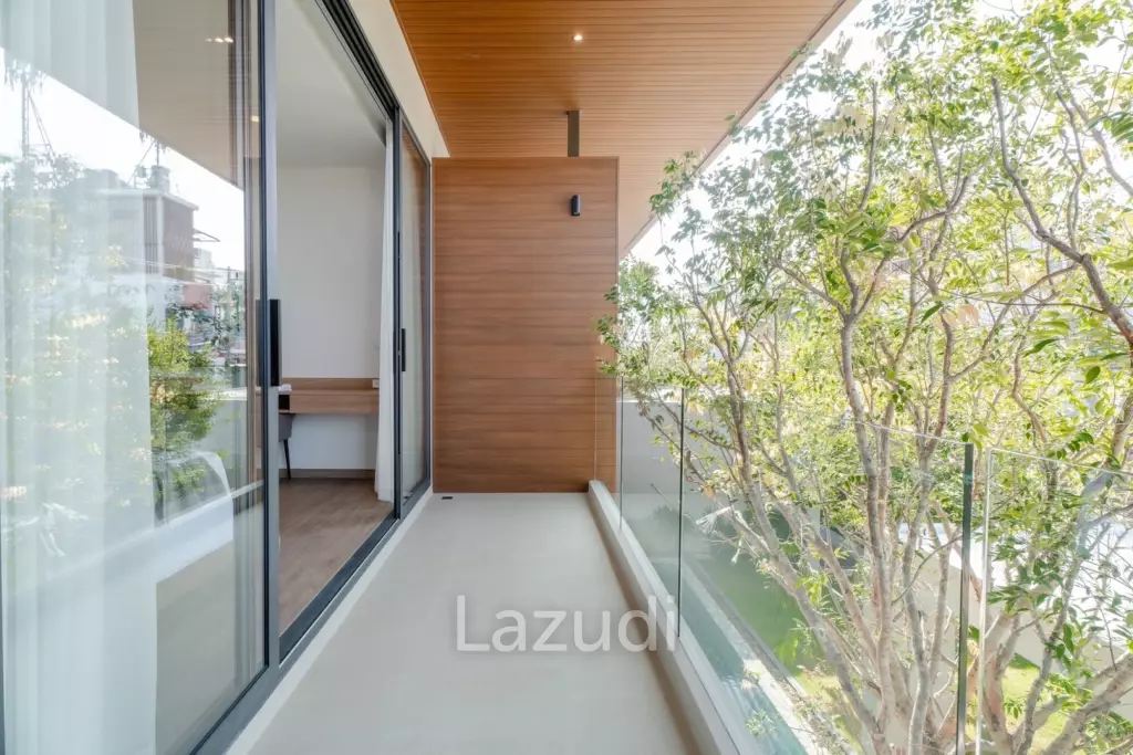 A luxurious 3-Bedroom Pool villa near Rawai Beach