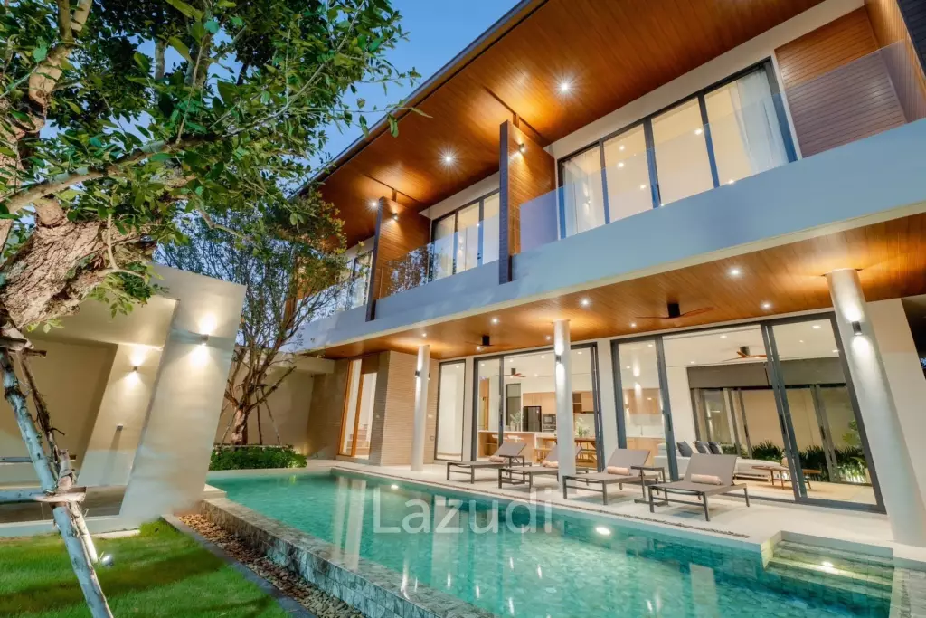 A luxurious 3-Bedroom Pool villa near Rawai Beach