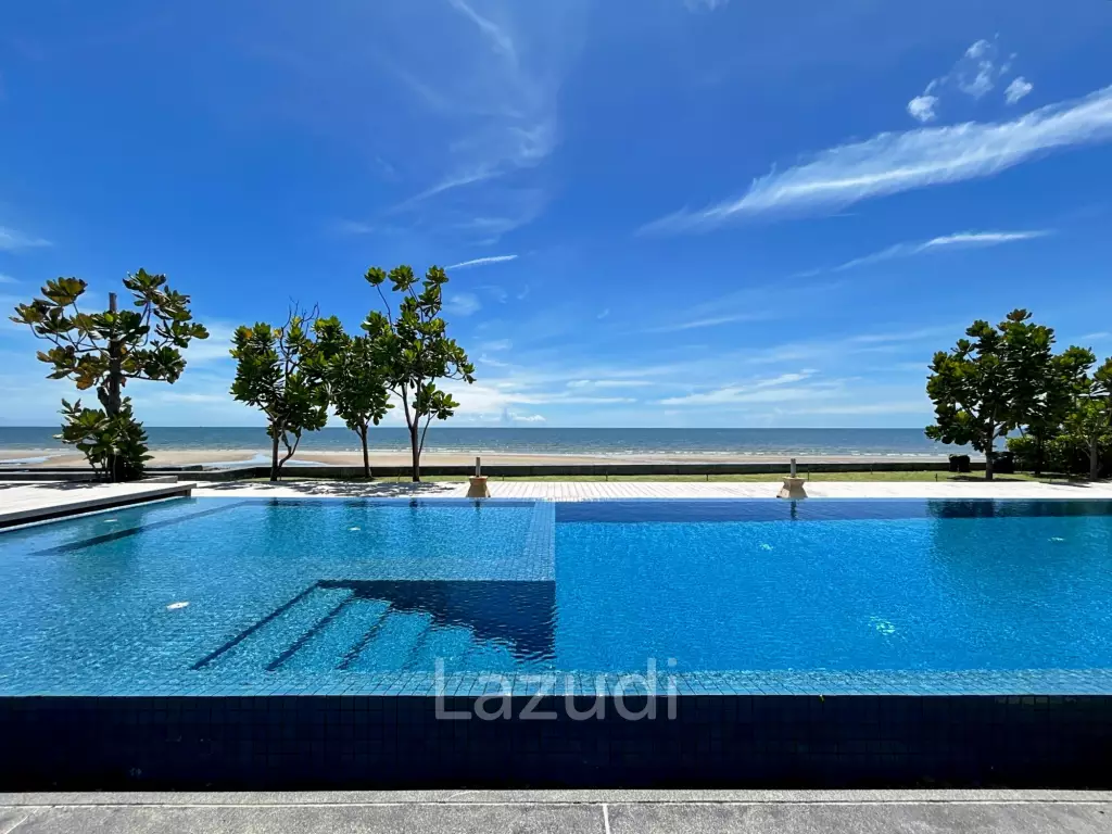 Baan Samranlom : 3 Bedroom Beachfront Villa