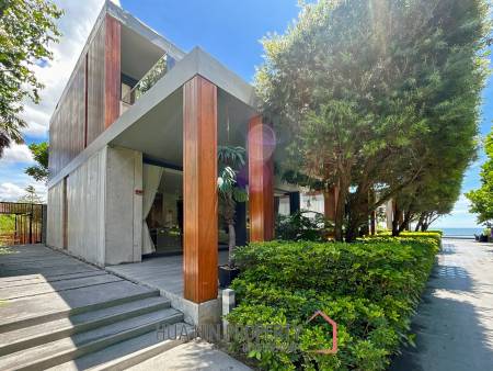 Baan Samranlom : 3 Bedroom Beachfront Villa