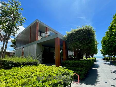 Baan Samranlom : 3 Bedroom Beachfront Villa