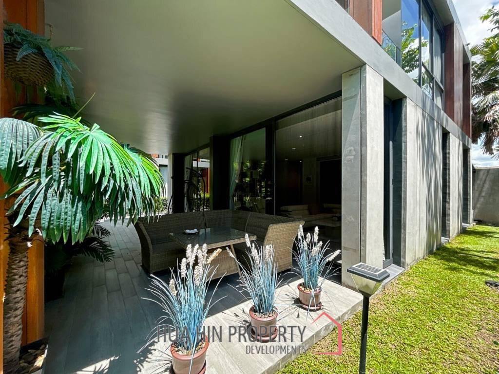 Baan Samranlom: 3 Bedroom Beachfront Villa