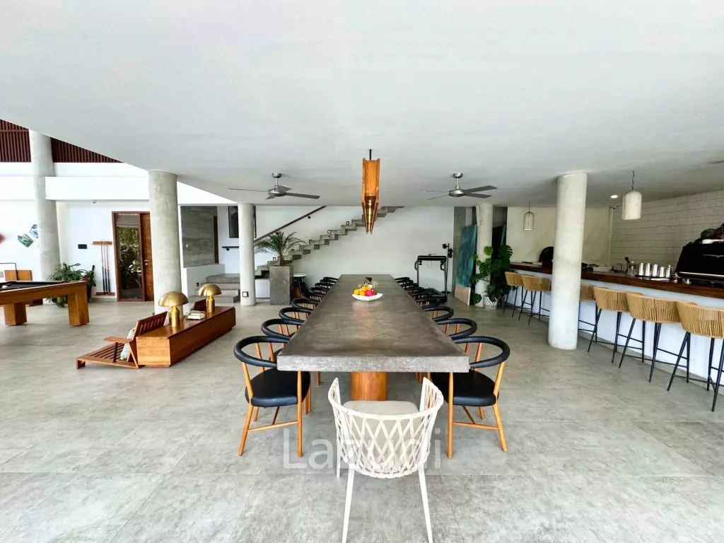 EXPANSIVE COASTAL VILLA WITH MODERN AMENITIES IN BINGIN