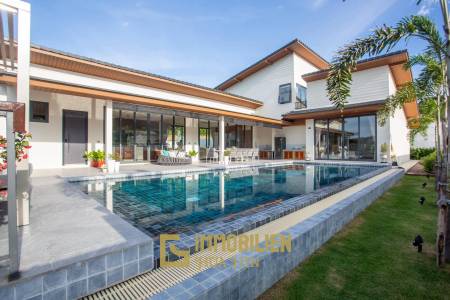 Magnificent villa with 5 bedrooms and 6 bathrooms