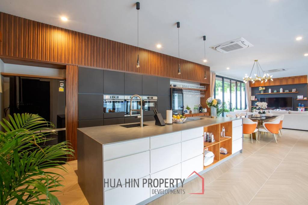 Magnificent villa with 5 bedrooms and 6 bathrooms