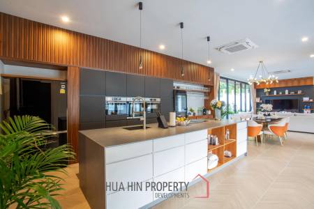 Magnificent villa with 5 bedrooms and 6 bathrooms