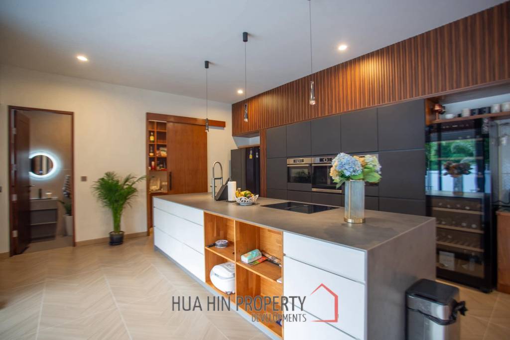 Magnificent villa with 5 bedrooms and 6 bathrooms