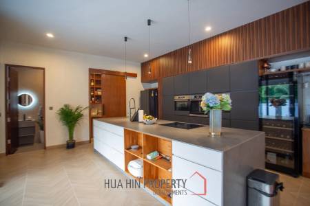 Magnificent villa with 5 bedrooms and 6 bathrooms