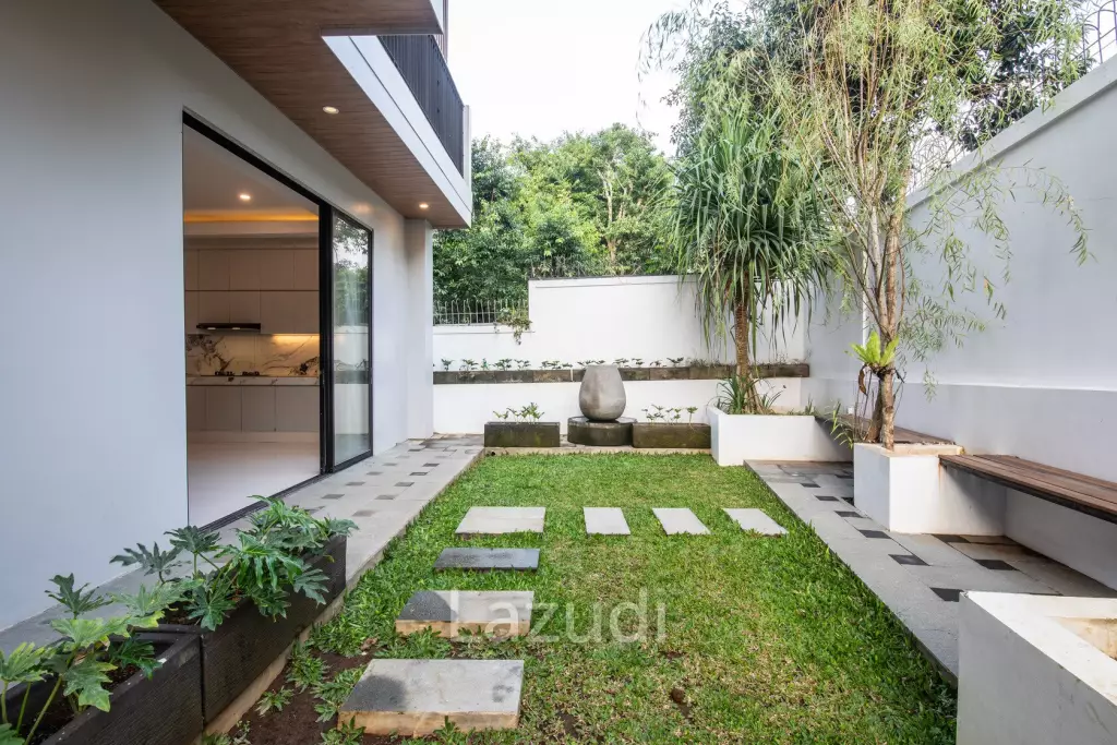 Exquisite 6+1 Bedroom Luxury Villa with Rooftop in GWK Area
