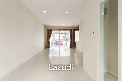 3 Bed 3 Bath 180 SQ.M. Baan Klang Muang S-Sence Srinakrin