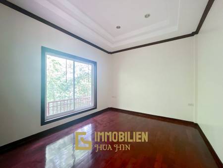 Freistehende Pool Villa mit 3 Schlafzimmern in Soi 102