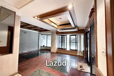 6 Bed 6 Bath 500 SQ.M Townhouse in Thonglor