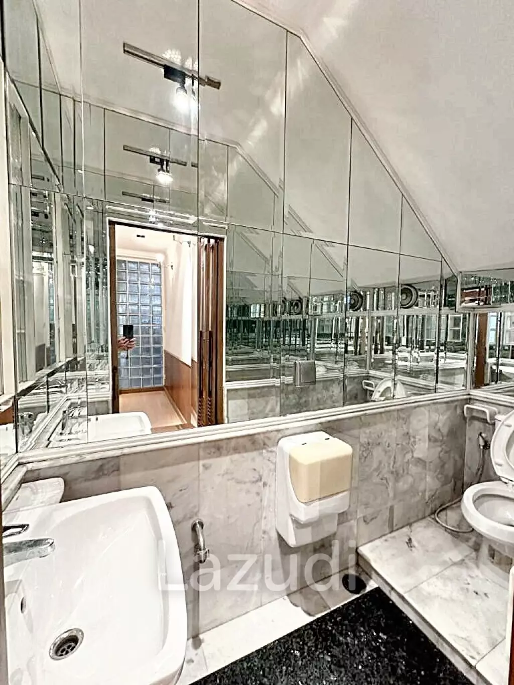 6 Bed 6 Bath 500 SQ.M Townhouse in Thonglor
