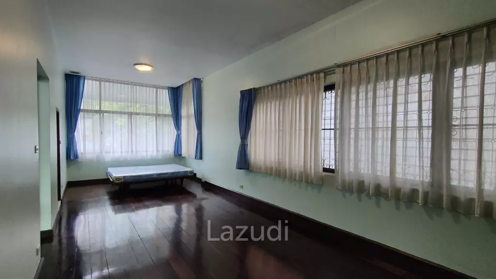 Prime Location Home Office for rent in Sukhumvit 49