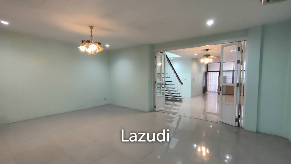 Prime Location Home Office for rent in Sukhumvit 49