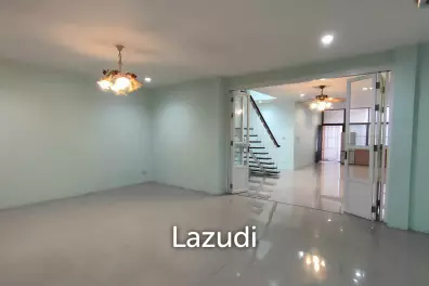 Prime Location Home Office for rent in Sukhumvit 49