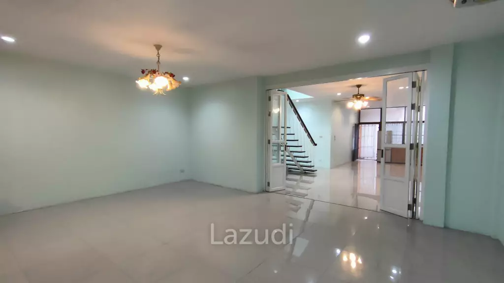 Prime Location Home Office for rent in Sukhumvit 49