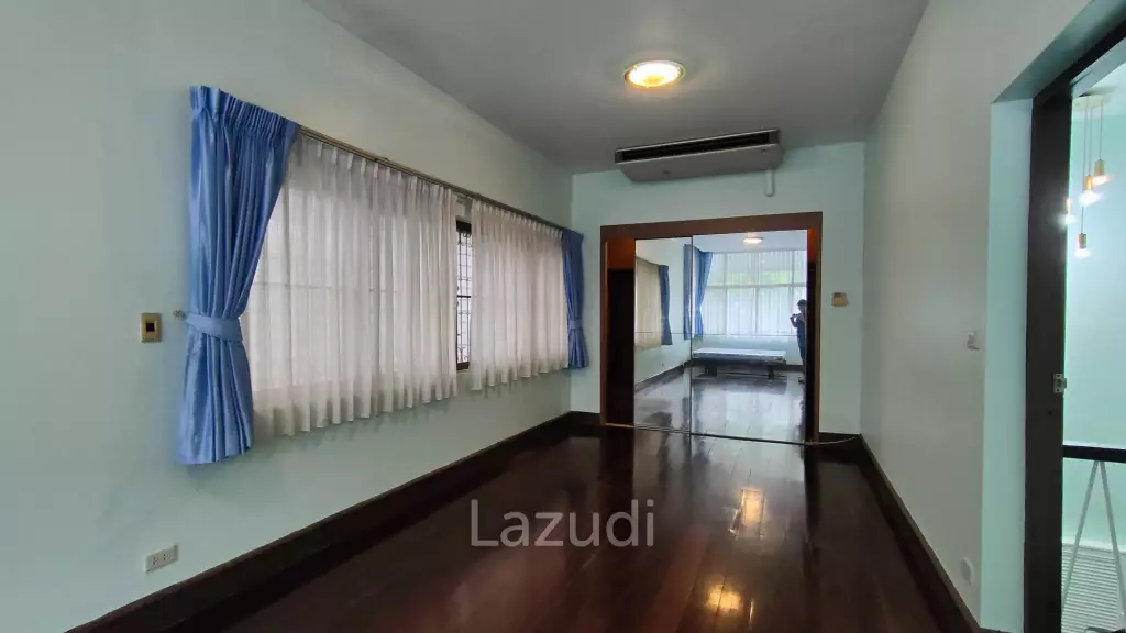 Prime Location Home Office for rent in Sukhumvit 49