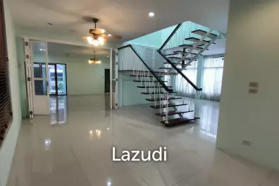 Prime Location Home Office for rent in Sukhumvit 49