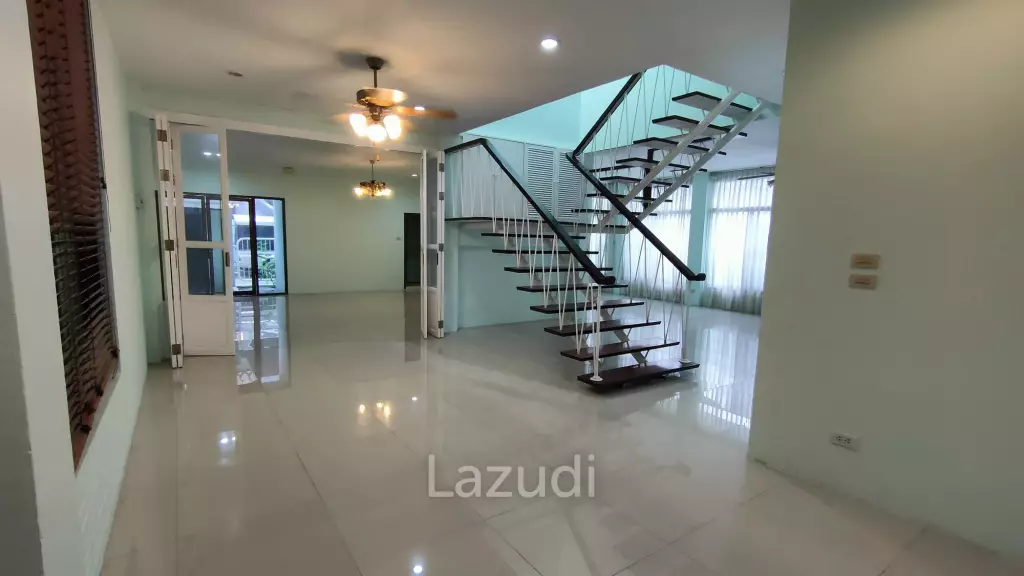 Prime Location Home Office for rent in Sukhumvit 49